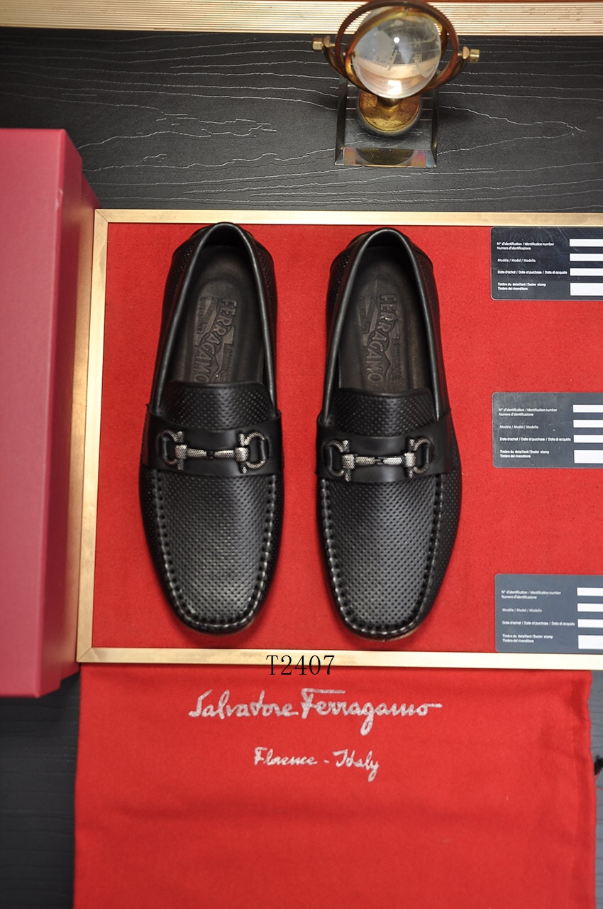 Ferragamo sz38-44 545